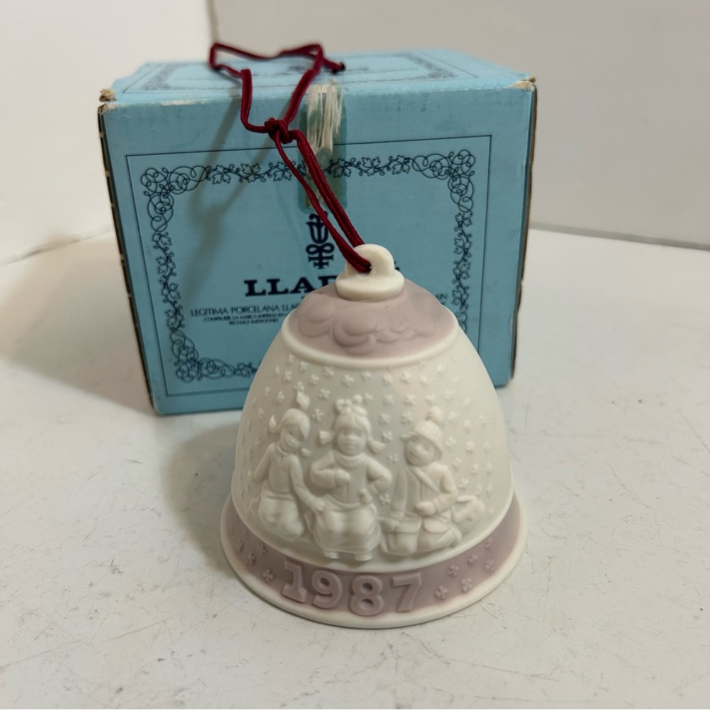 Lladró‎ Spain ceramic 1987 Christmas bell in original box